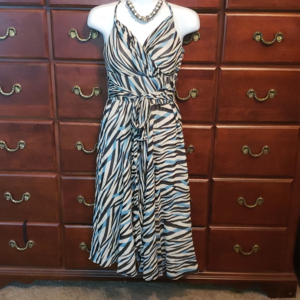 Gorgeous flowy Dress! - Picture 2 of 6